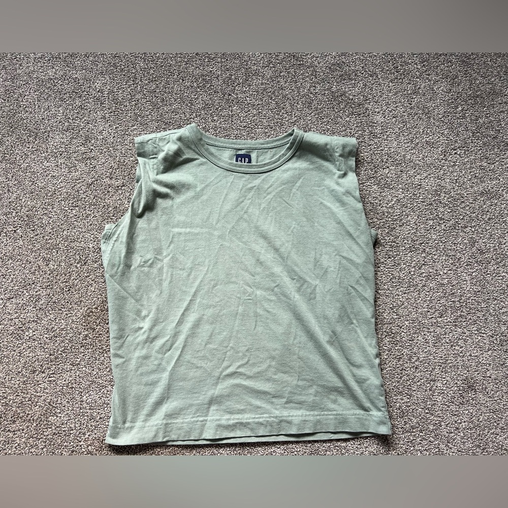 Women’s Gap Muscle Tank in Gasoline Green Size Small